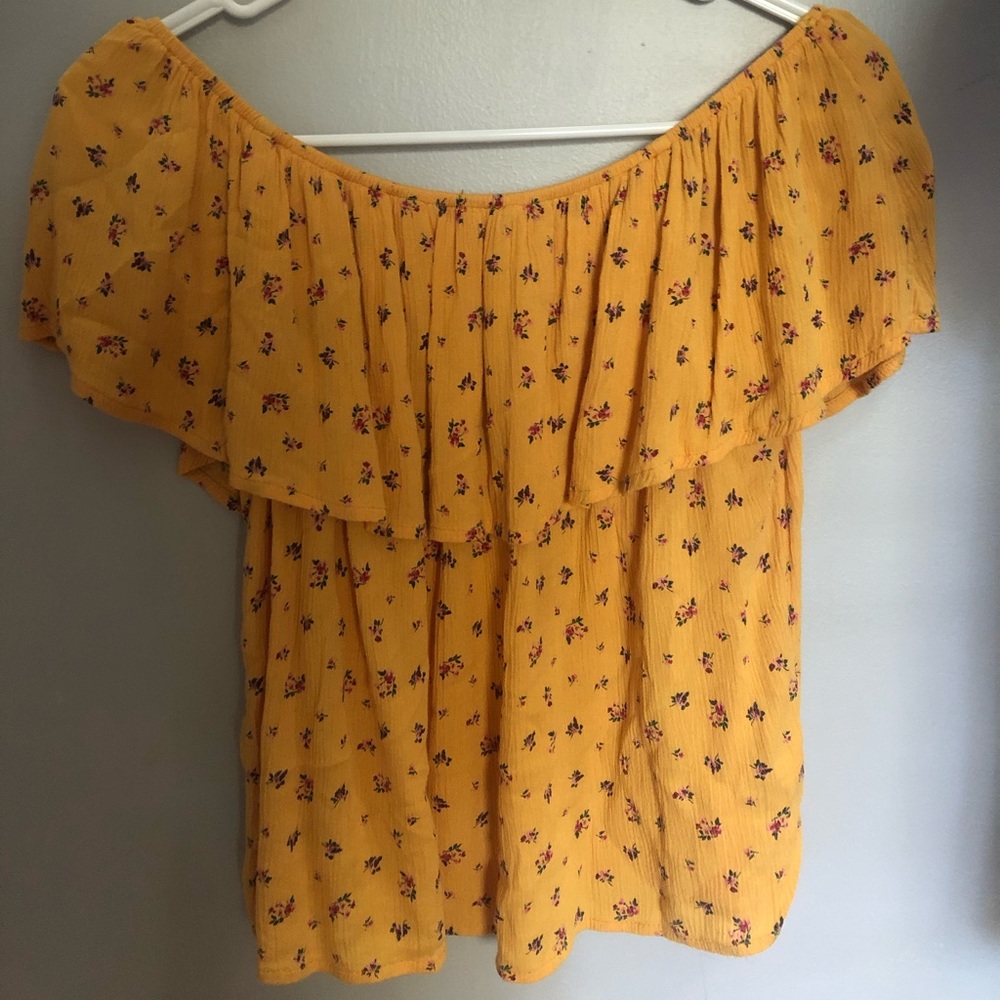 Hollister slightly cropped off the shoulder top